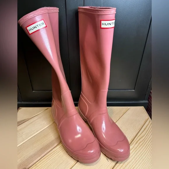 Hunter Women's Glossy Pink Rain Boots - Picture 2 of 8